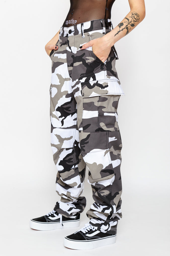 RONIN - Elastic Waist Camo Straight Leg Cargo Pants | YesStyle